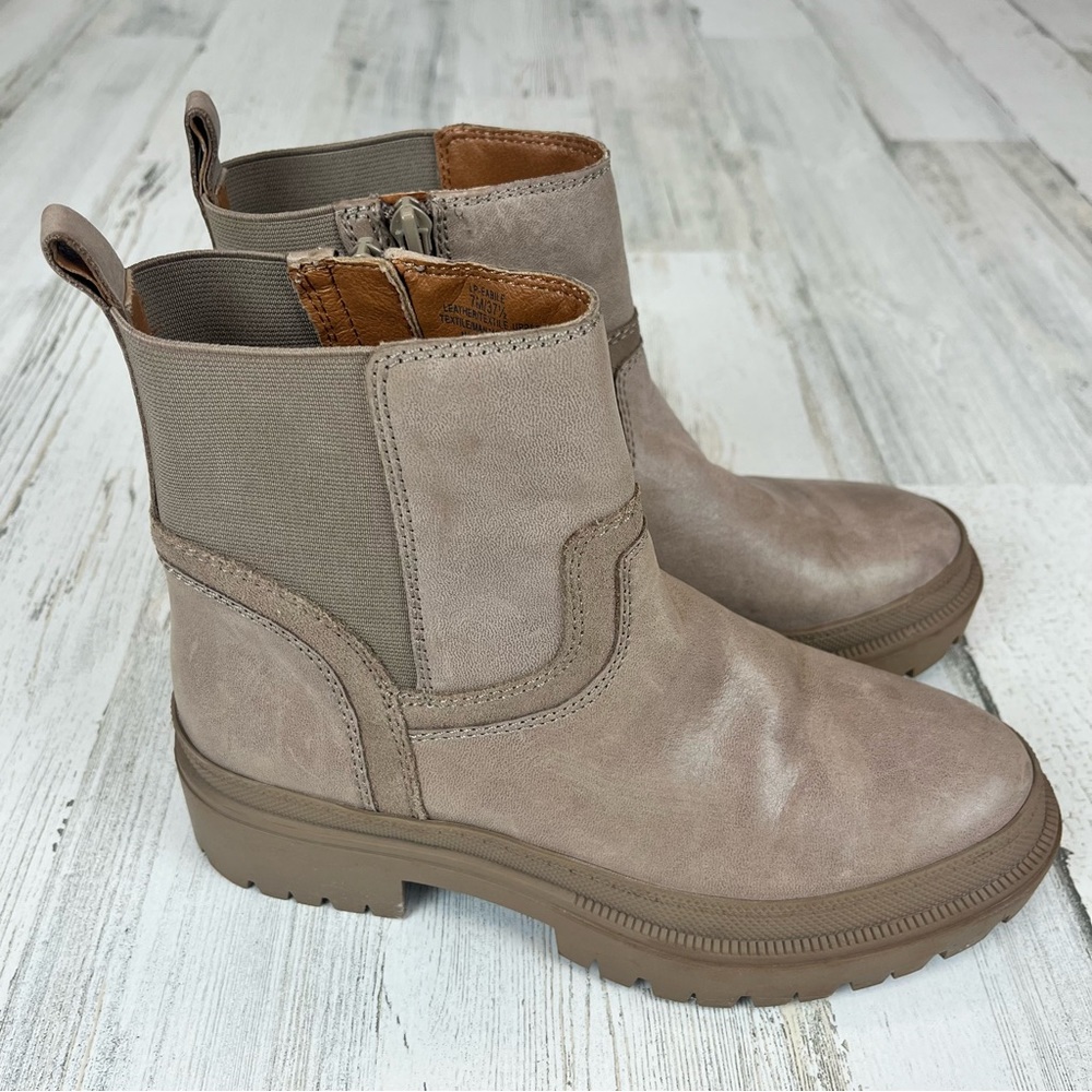 Lucky Brand Eabile Chelsea Boots in Clay